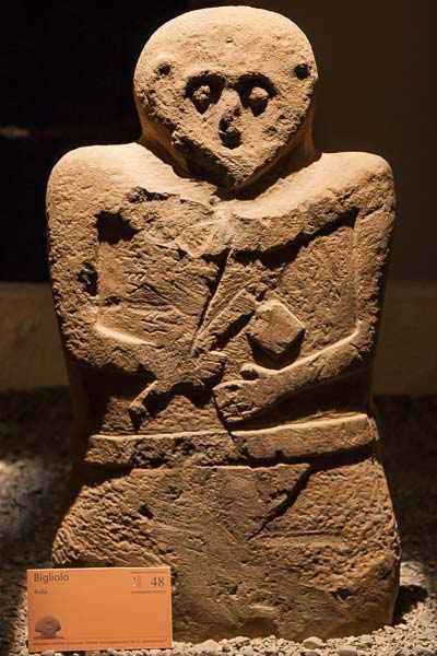 stele statue